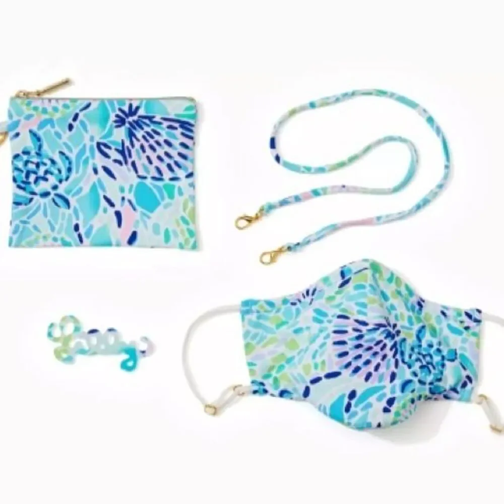 Lilly Pulitzer On The Go Face Mask Set with Lanyard Blue Ibiza Print